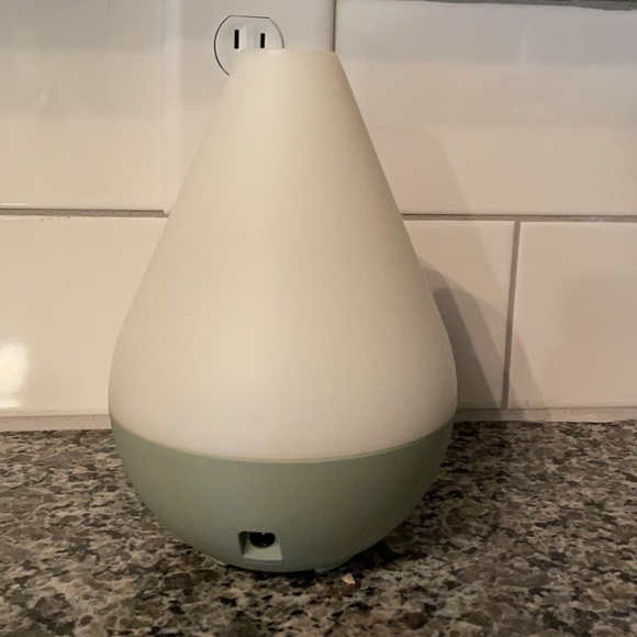 Young Living Diffuser - Picture 2 of 5